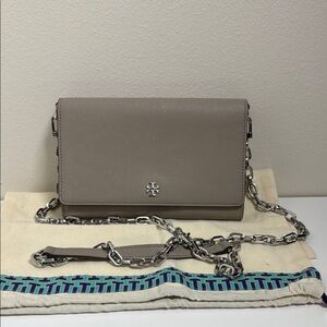 Tory Burch Robinson Chain Wallet Crossbody in French Gray